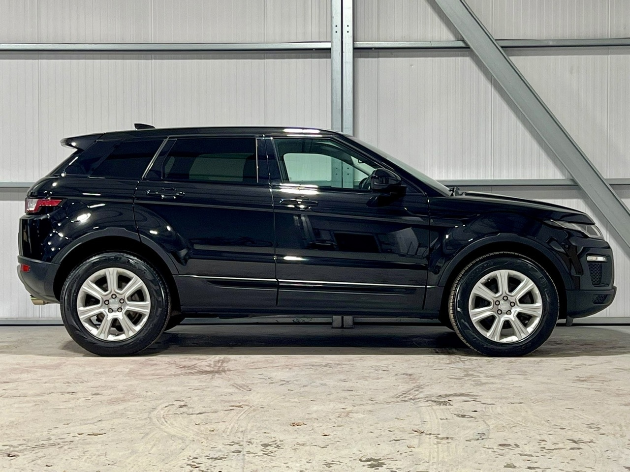 Used Land Rover Range Rover Evoque 2017 for sale - 76762484: Photo 4