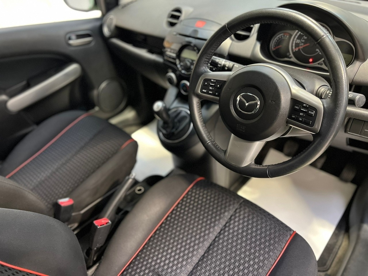 Used Mazda Mazda2 2011 for sale - 76696733: Photo 9