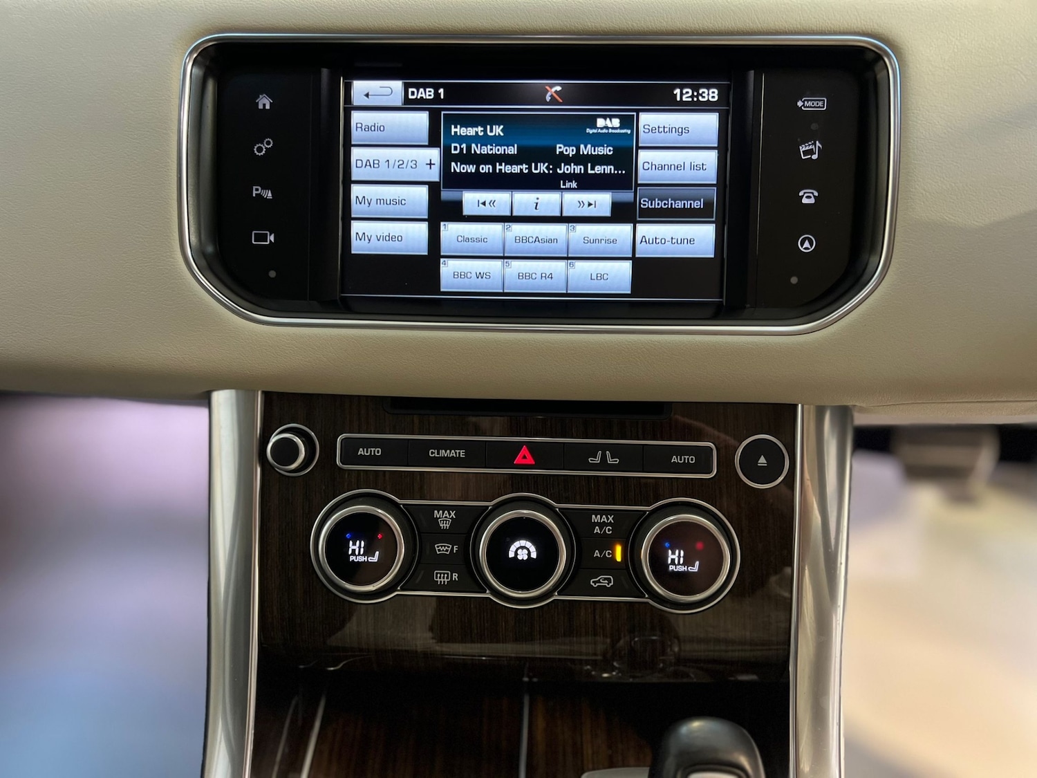 Used Land Rover Range Rover Sport 2016 for sale - 76684469: Photo 11