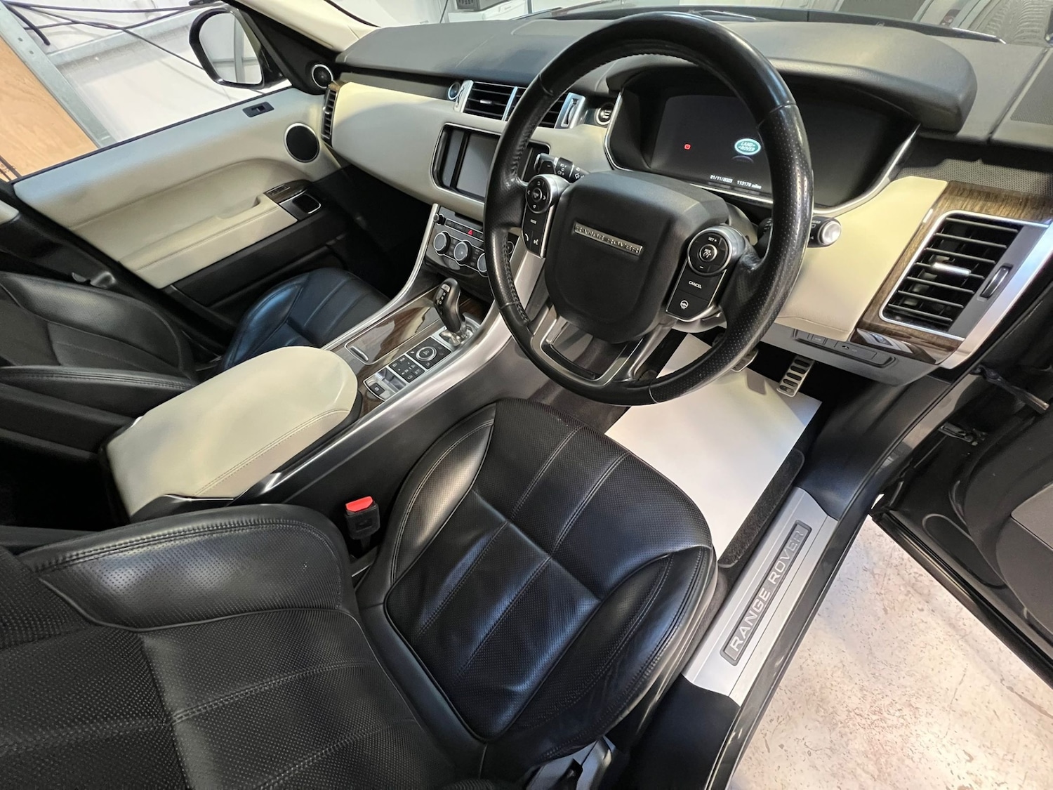 Used Land Rover Range Rover Sport 2016 for sale - 76684469: Photo 16