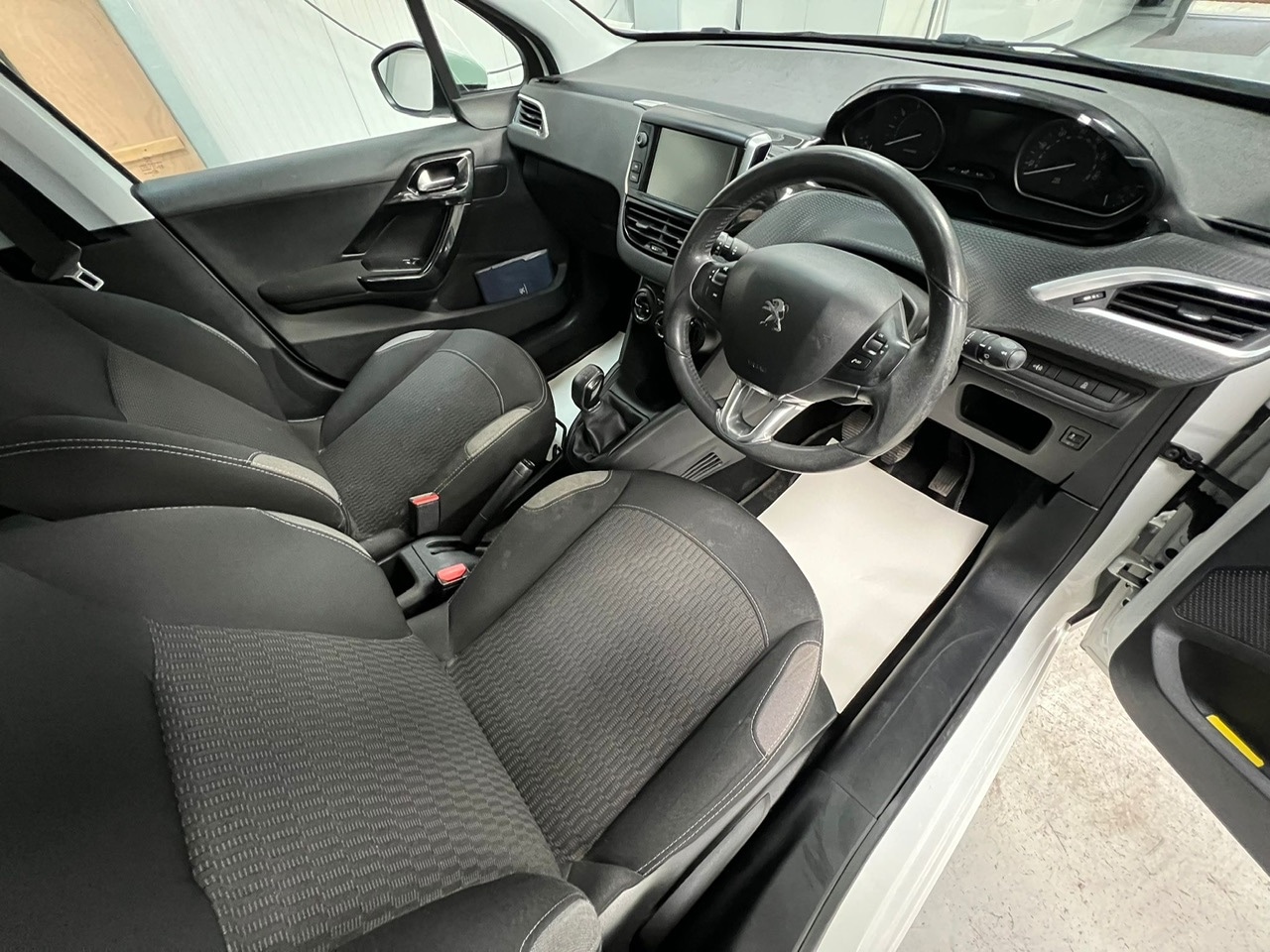 Used Peugeot 208 2016 for sale - 76637662: Photo 17