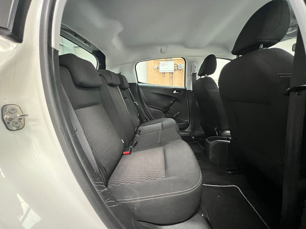 Used Peugeot 208 2016 for sale - 76637662: Photo 26