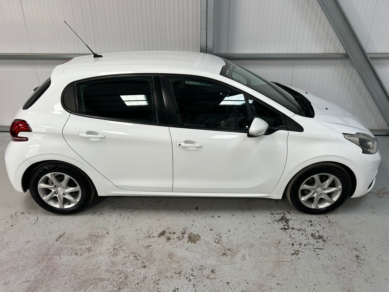 Used Peugeot 208 2016 for sale - 76637662: Photo 37