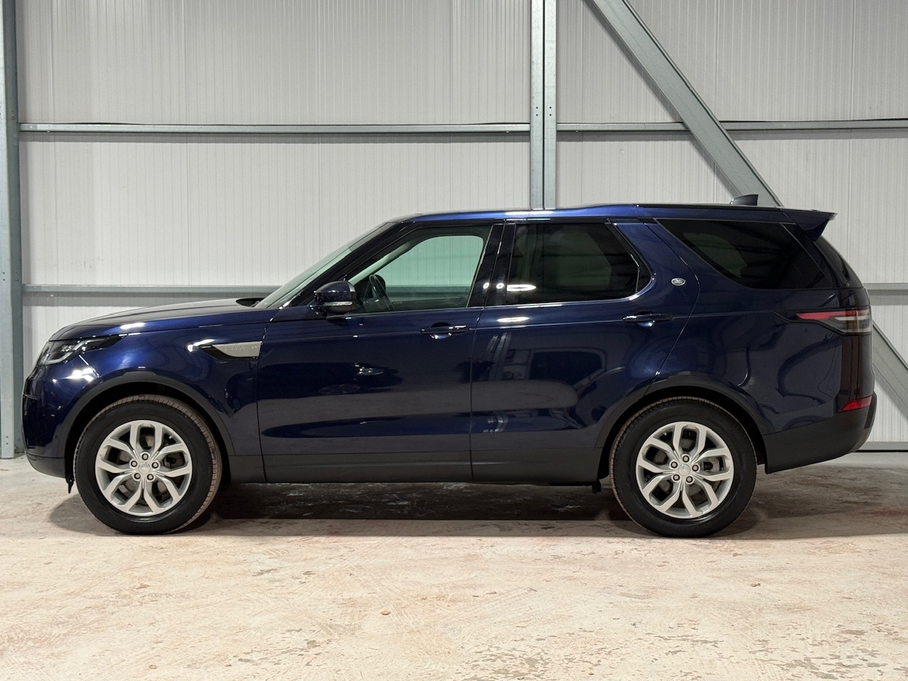 Used Land Rover Discovery 2018 for sale - 77298451: Photo 8