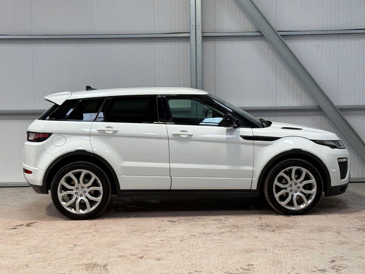 Used Land Rover Range Rover Evoque 2016 for sale - 77932336: Photo 4