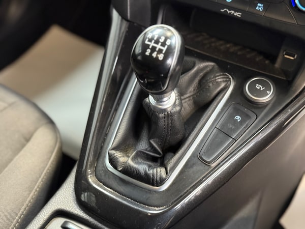 Used Ford Focus 2015 for sale - 76320469: Photo 11