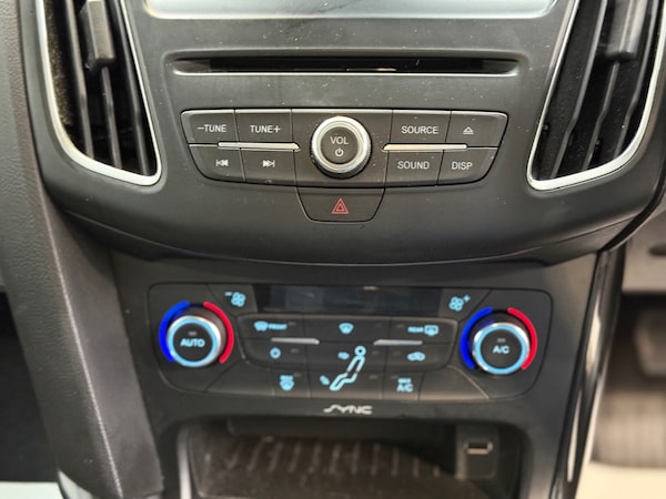 Used Ford Focus 2015 for sale - 76320469: Photo 14