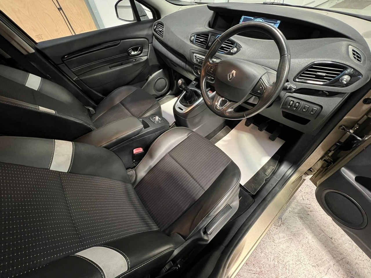 Used Renault Scenic 2015 for sale - 76673126: Photo 15