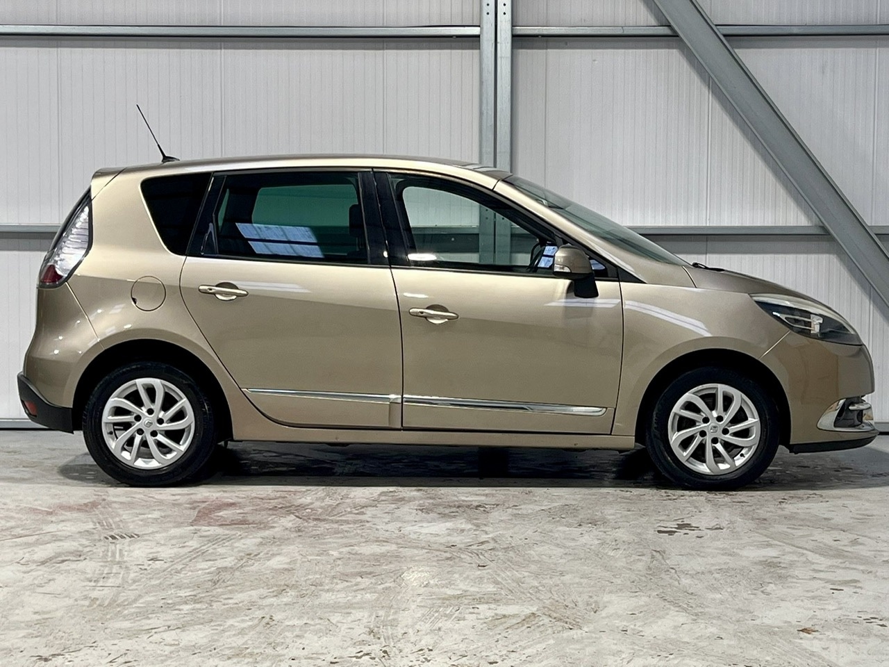 Used Renault Scenic 2015 for sale - 76673126: Photo 4