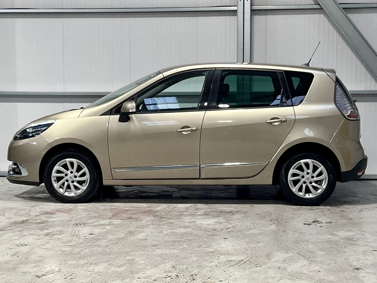 Used Renault Scenic 2015 for sale - 76673126: Photo 8