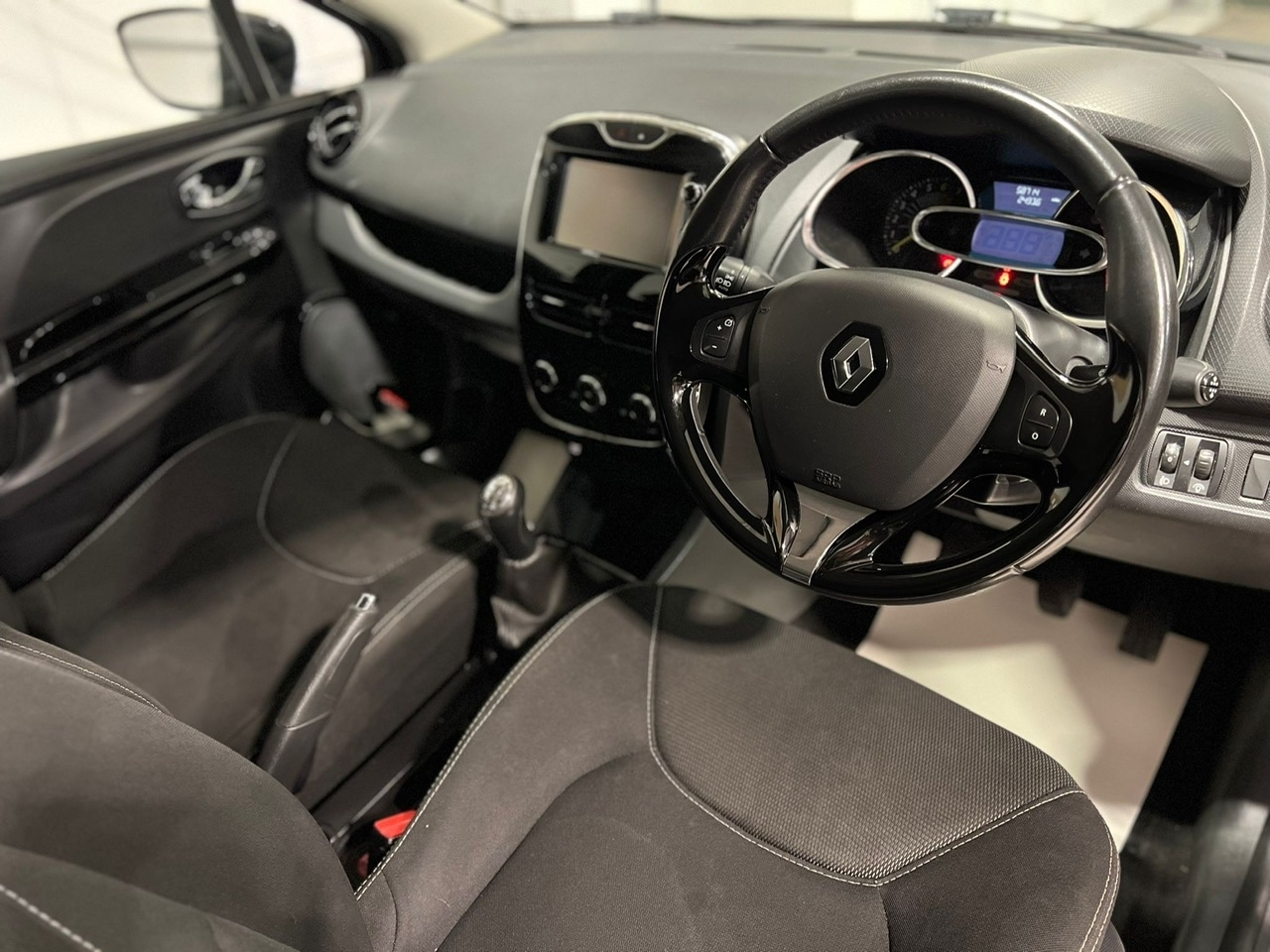 Used Renault Clio 2014 for sale - 76699147: Photo 10