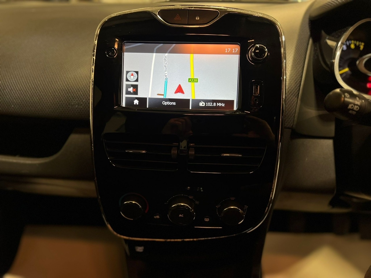 Used Renault Clio 2014 for sale - 76699147: Photo 11