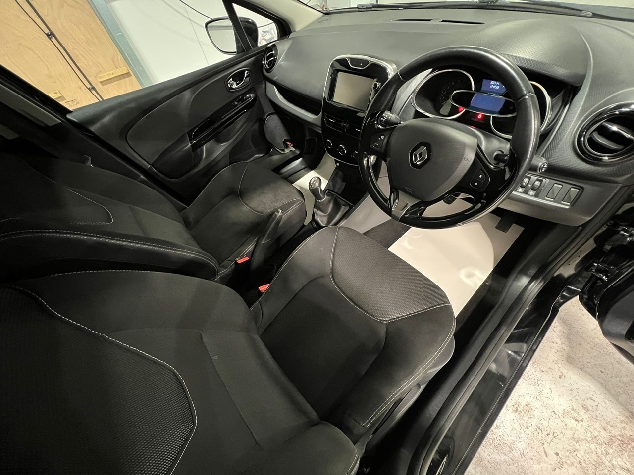 Used Renault Clio 2014 for sale - 76699147: Photo 14