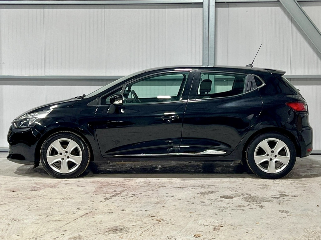 Used Renault Clio 2014 for sale - 76699147: Photo 8