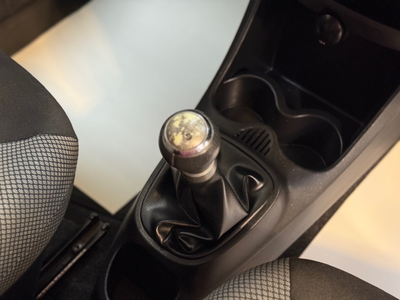 Used Toyota AYGO 2013 for sale - 76193309: Photo 10