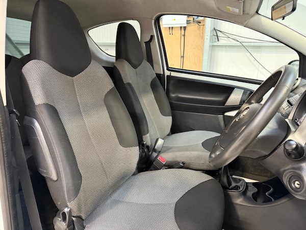 Used Toyota AYGO 2013 for sale - 76193309: Photo 12