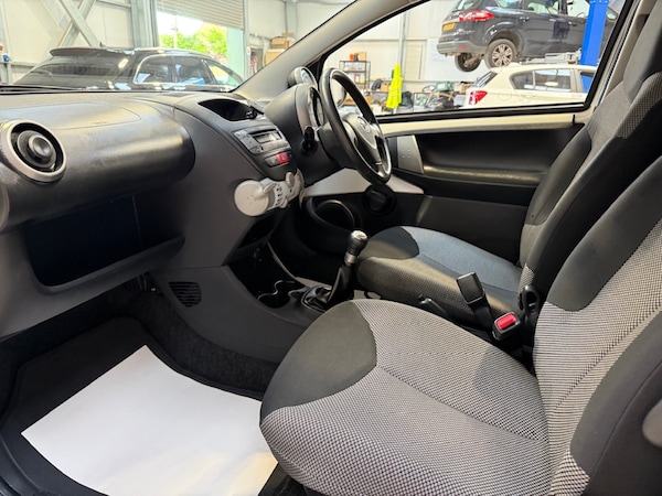 Used Toyota AYGO 2013 for sale - 76193309: Photo 17