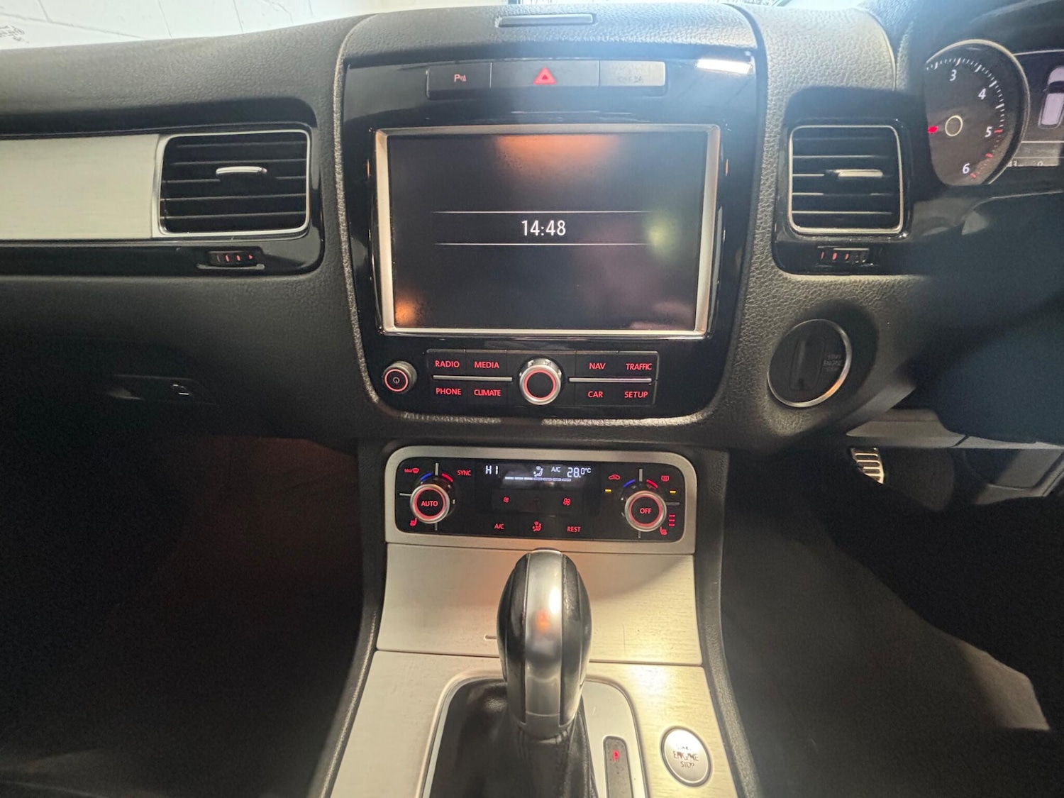 Used Volkswagen Touareg 2014 for sale - 77598382: Photo 43