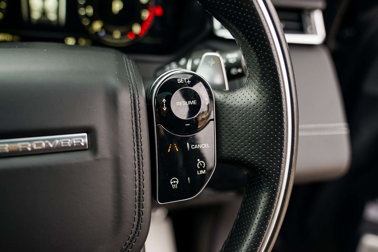Used Land Rover Range Rover Velar 2017 for sale - 76352610: Photo 11
