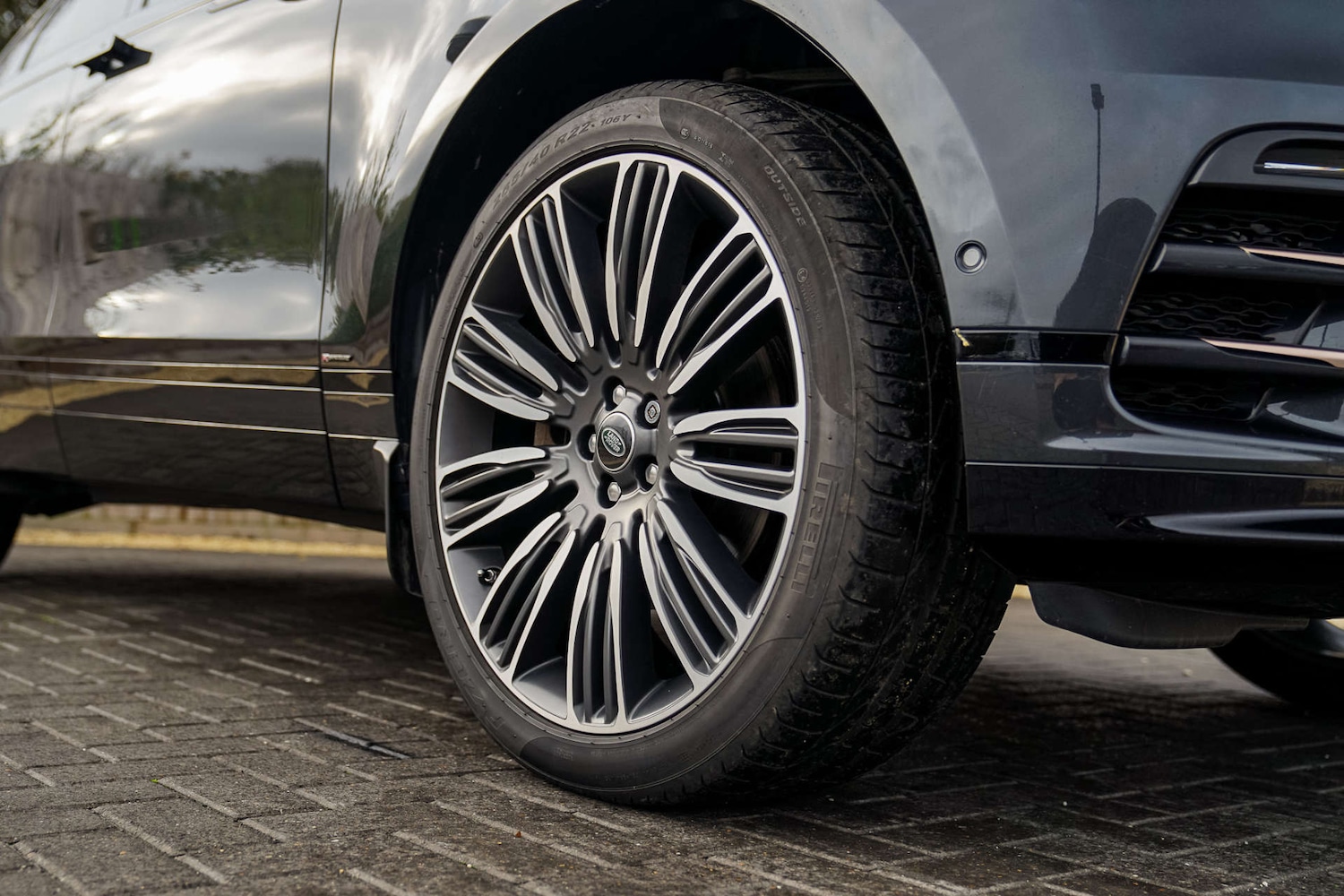 Used Land Rover Range Rover Velar 2017 for sale - 76352610: Photo 2