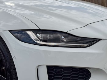 Used Jaguar XE 2020 for sale - 75444847: Photo