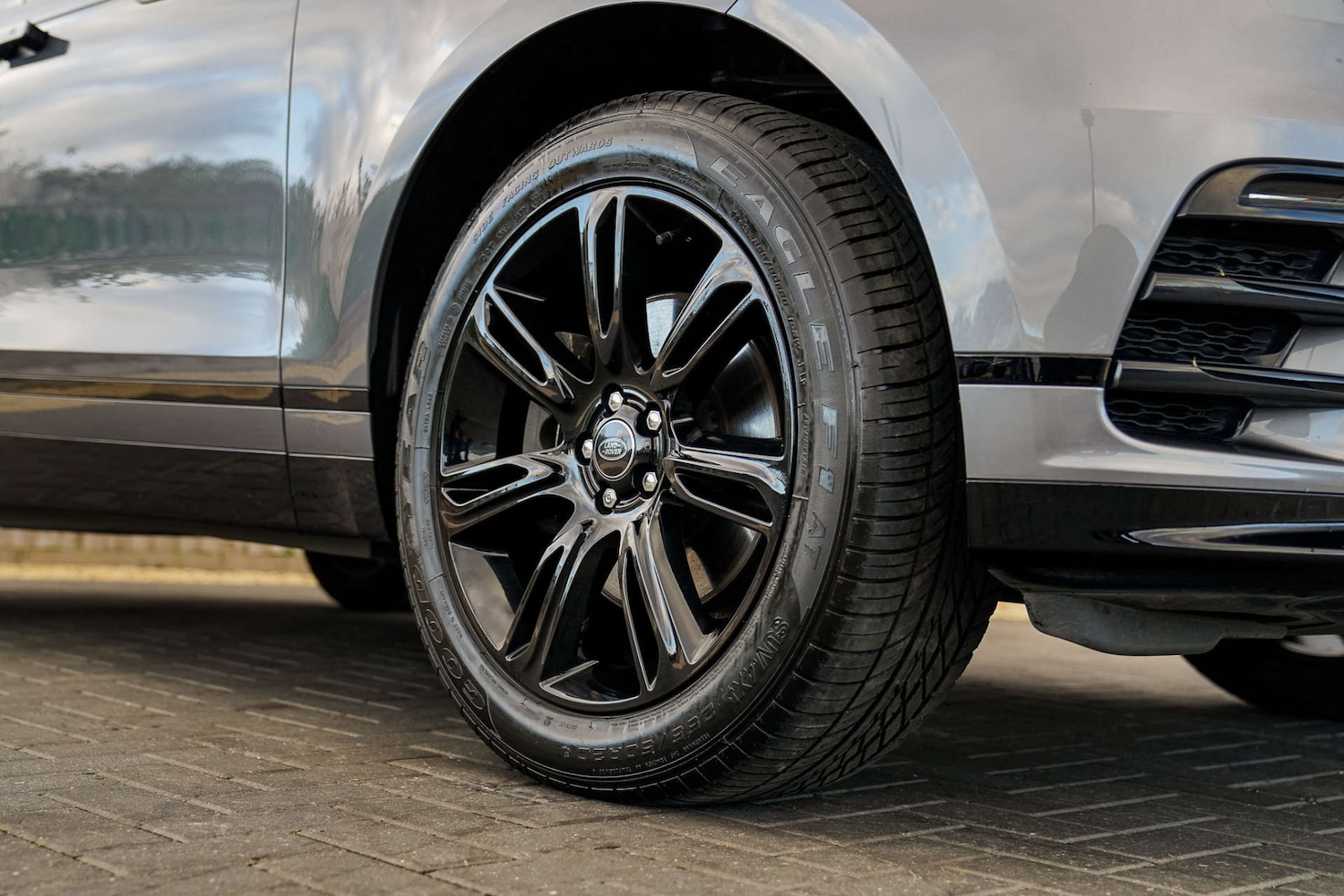 Used Land Rover Range Rover Velar 2022 for sale - 76600723: Photo 2