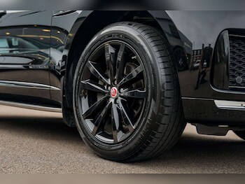 Used Jaguar F-Pace 2020 for sale - 76243972: Photo