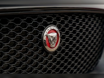 Used Jaguar F-Pace 2020 for sale - 76243972: Photo