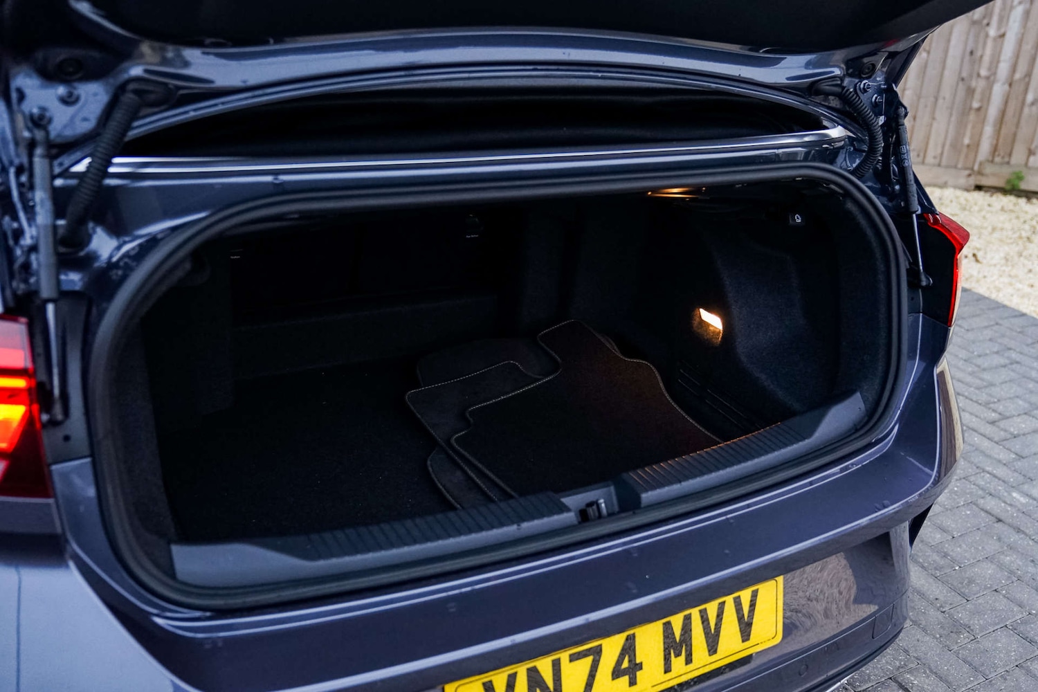 Used Volkswagen T-Roc 2024 for sale - 76381499: Photo 18