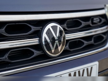 Used Volkswagen T-Roc 2024 for sale - 76381499: Photo