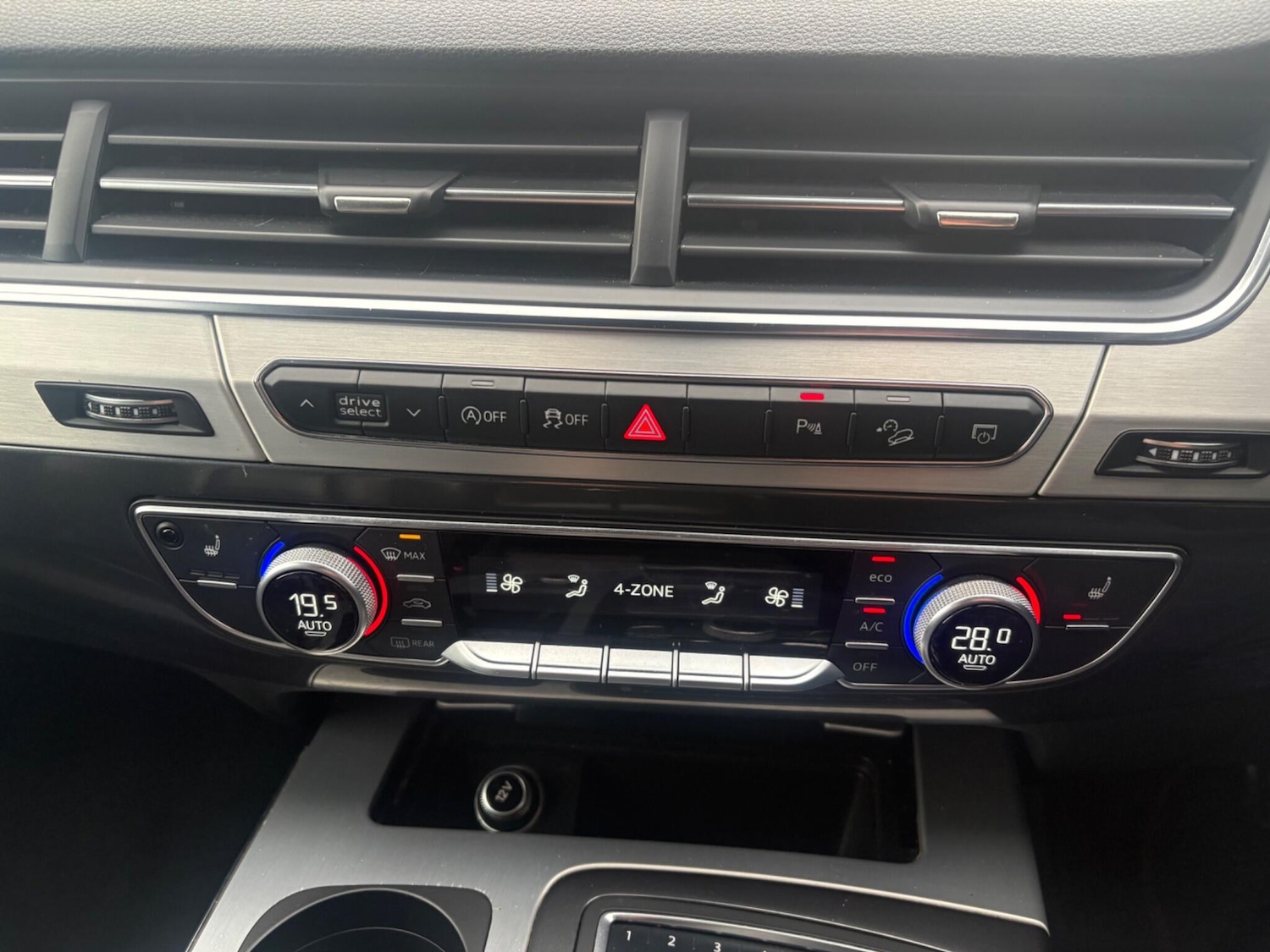 Used Audi SQ7 2017 for sale - 78034649: Photo 22