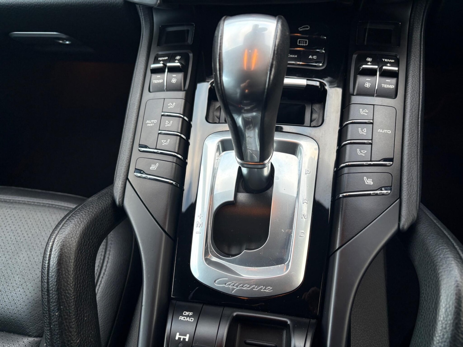 Used Porsche Cayenne 2015 for sale - 76645728: Photo 16