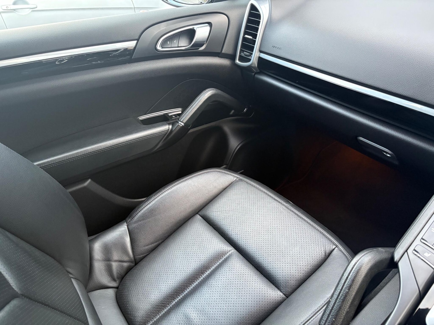 Used Porsche Cayenne 2015 for sale - 76645728: Photo 17