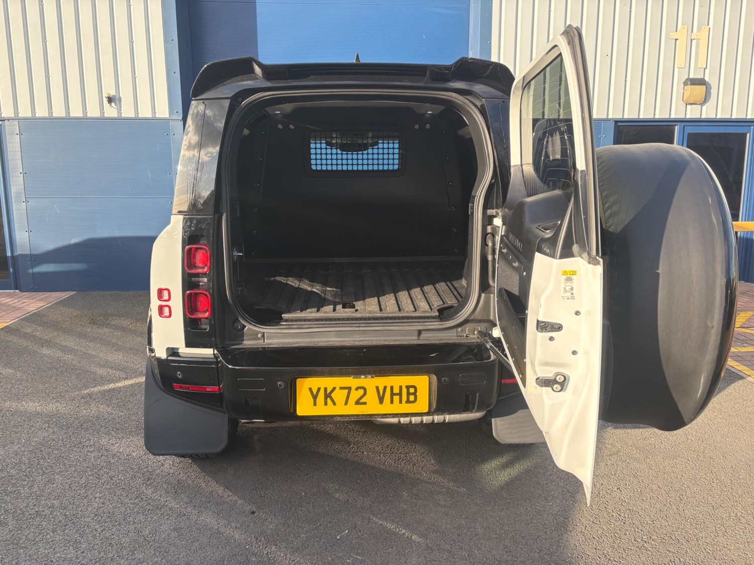 Used Land Rover Defender 2022 for sale - 77892334: Photo 12