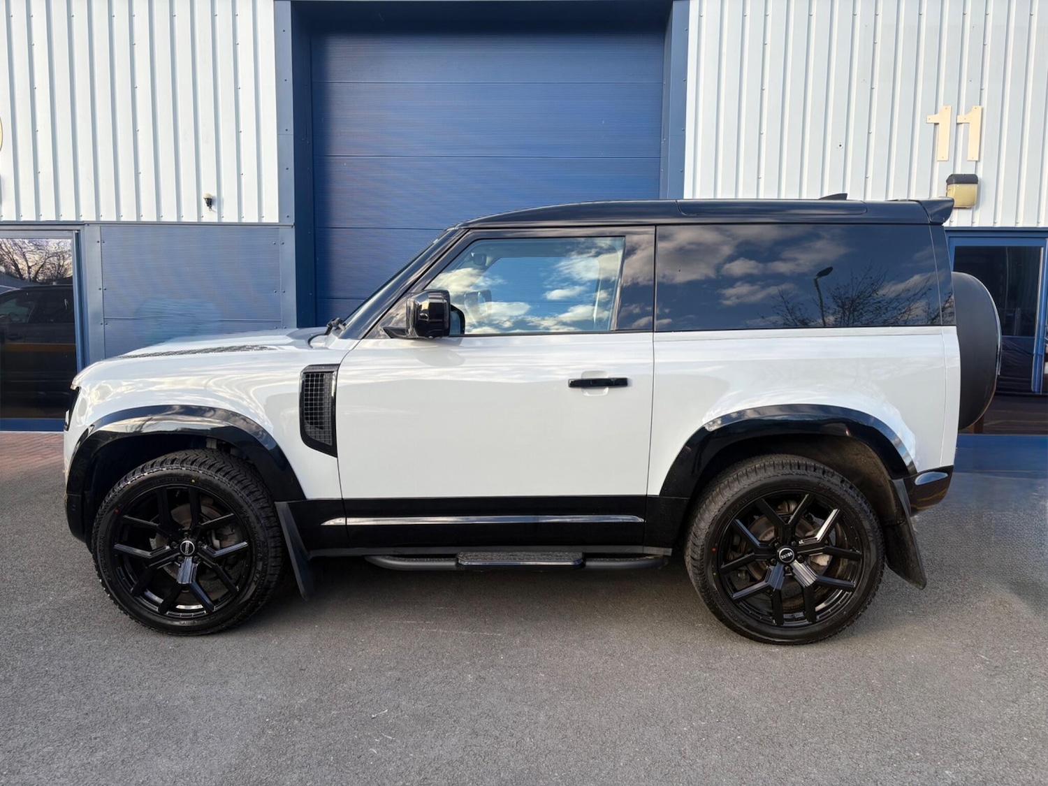 Used Land Rover Defender 2022 for sale - 77892334: Photo 3