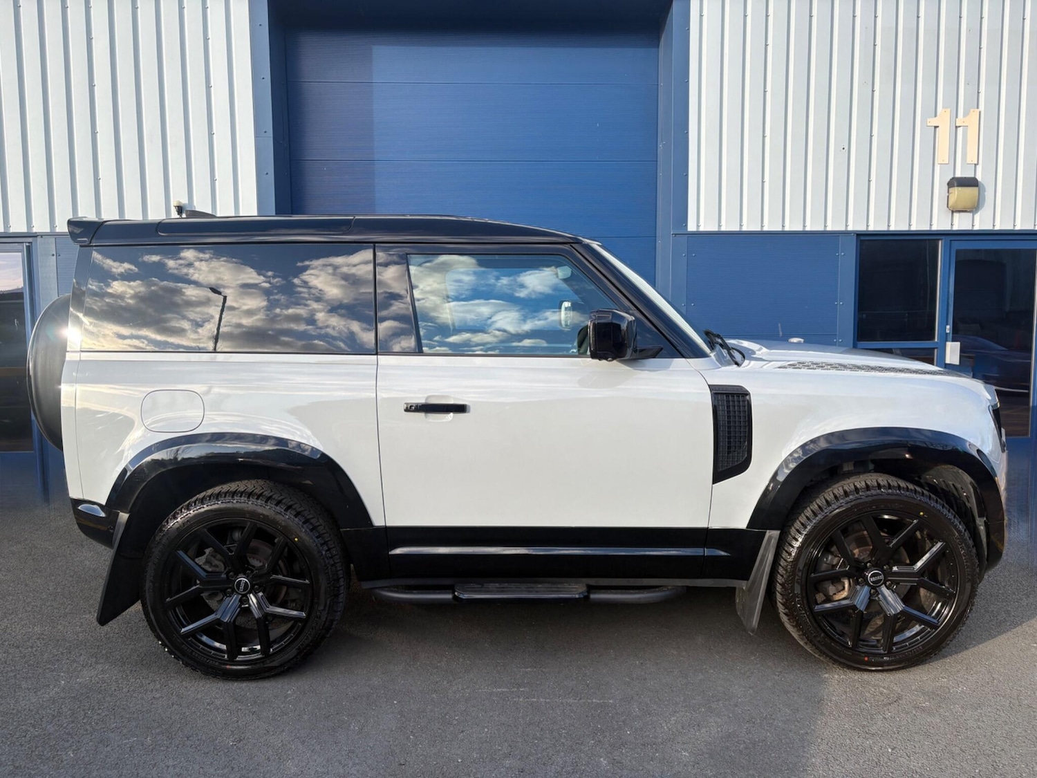 Used Land Rover Defender 2022 for sale - 77892334: Photo 4