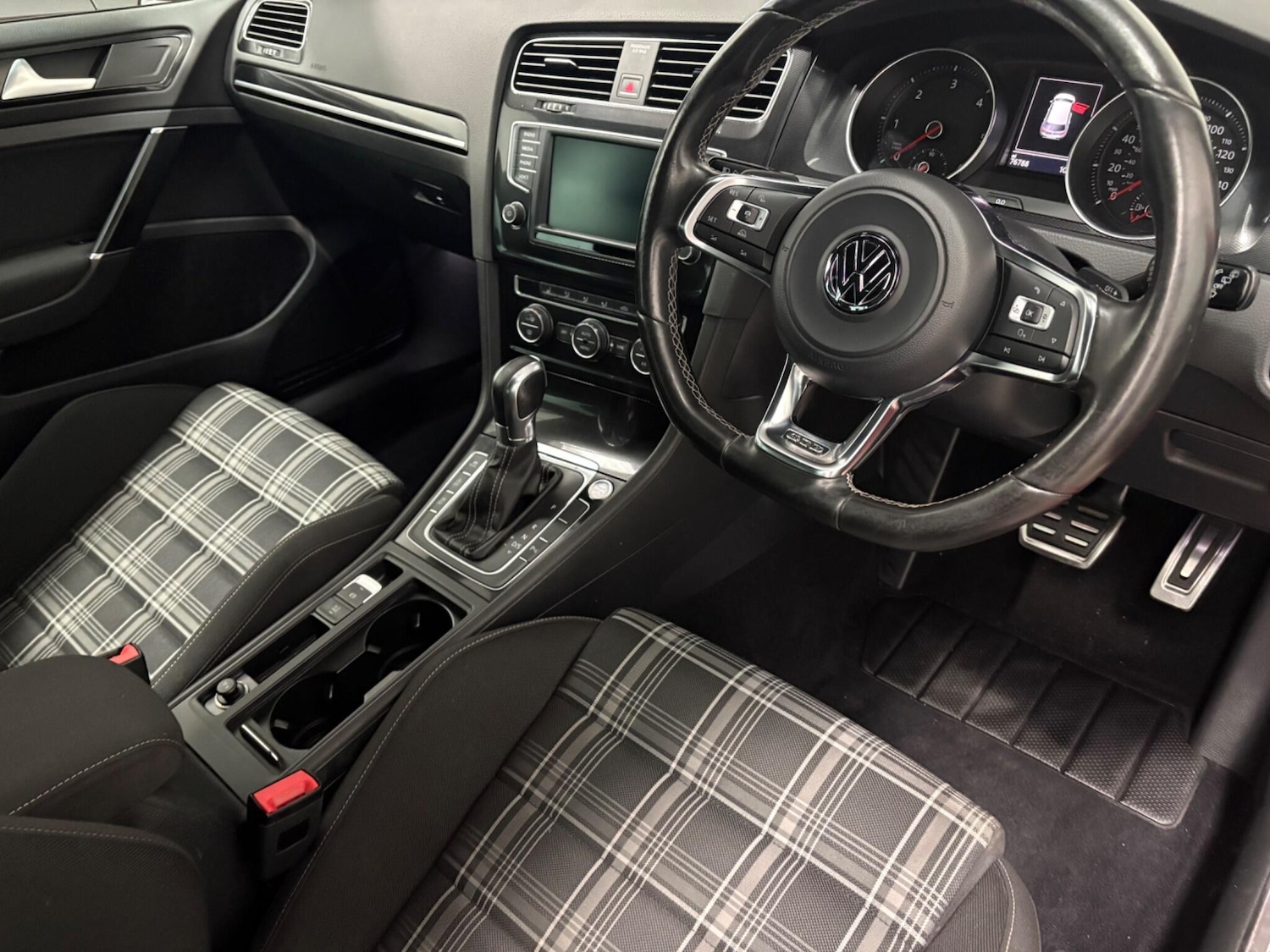 Used Volkswagen Golf 2016 for sale - 76991043: Photo 22