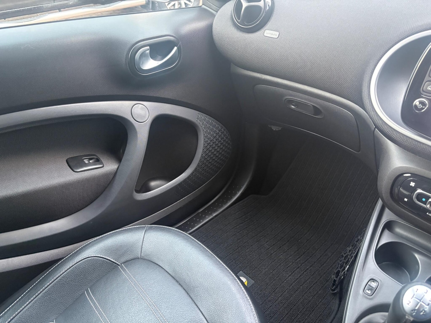 Used smart fortwo 2016 for sale - 77396649: Photo 15