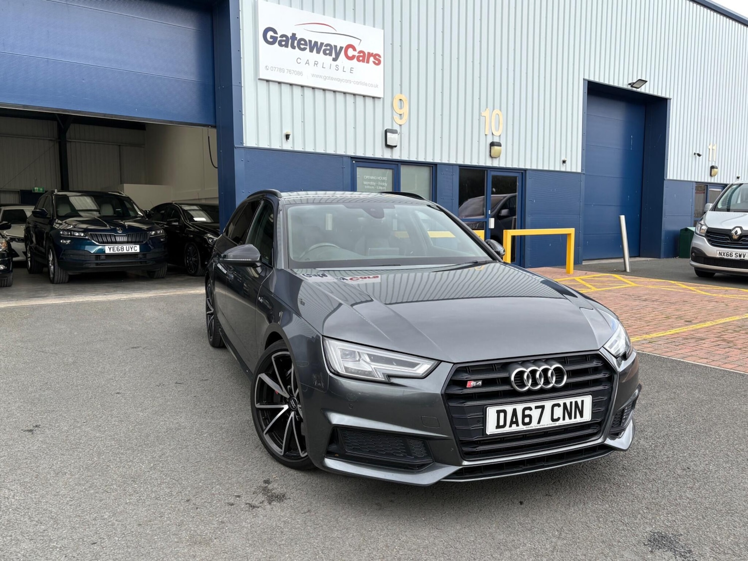 Used Audi S4 Avant 2017 for sale - 76360194: Photo 2