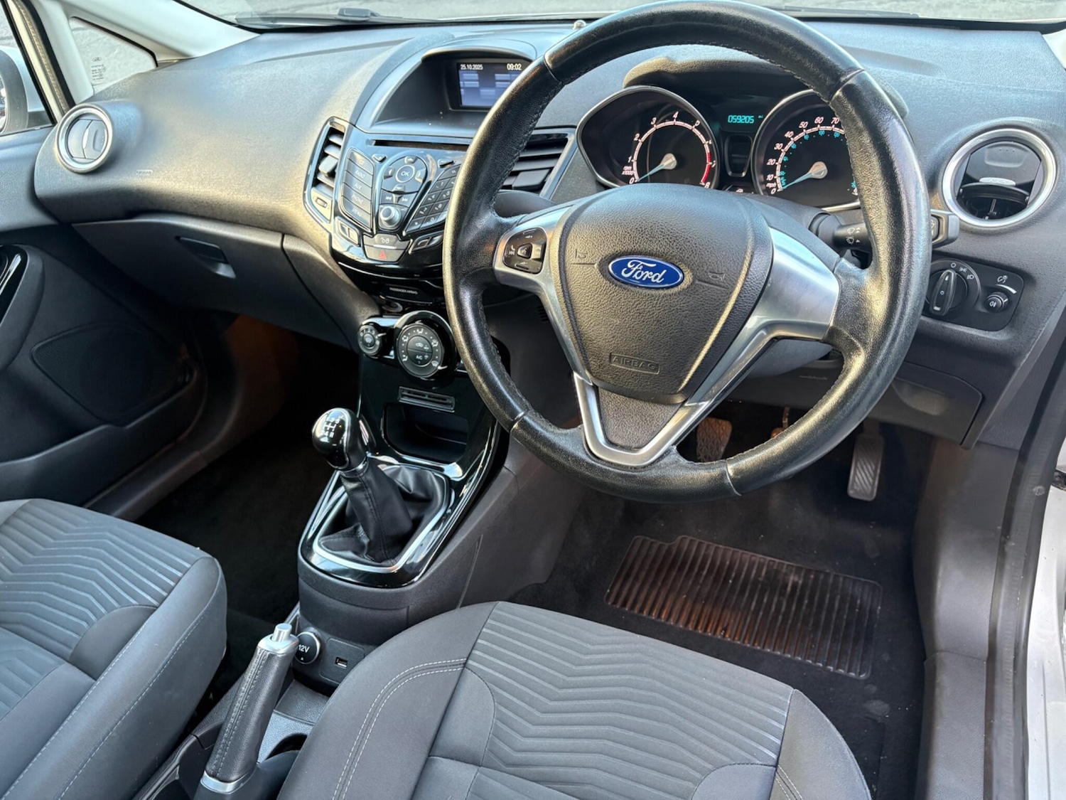 Used Ford Fiesta 2017 for sale - 76995869: Photo 12