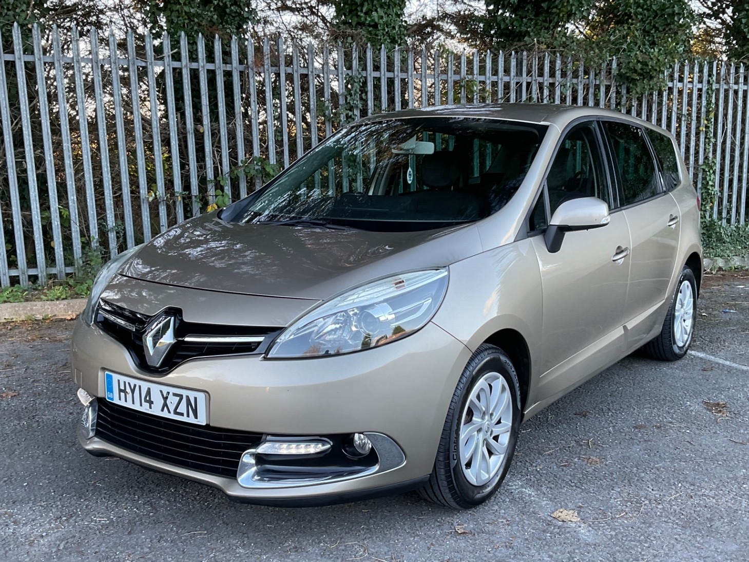 Used Renault Grand Scenic 2014 for sale - 76405489: Photo 1