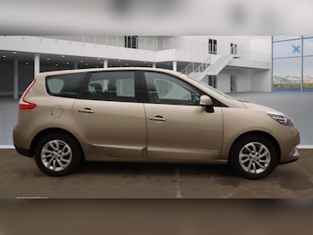 Used Renault Grand Scenic 2014 for sale - 76405489: Photo