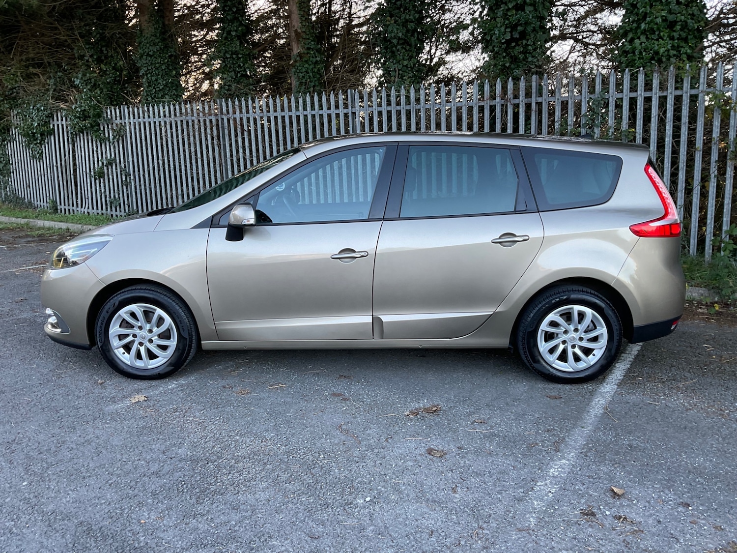 Used Renault Grand Scenic 2014 for sale - 76405489: Photo 3