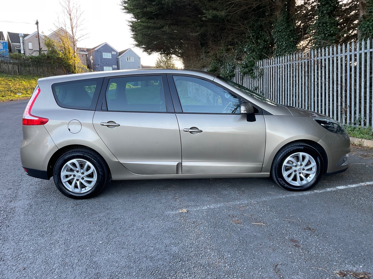 Used Renault Grand Scenic 2014 for sale - 76405489: Photo 5
