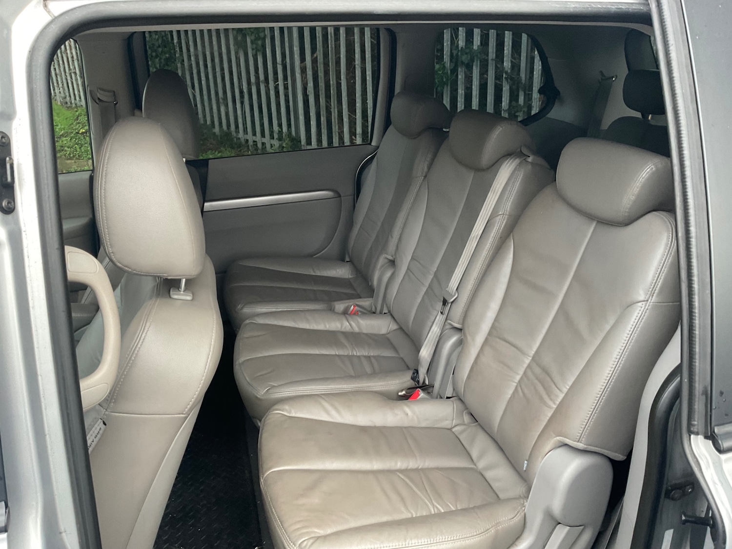 Used Kia Sedona 2010 for sale - 76856201: Photo 12