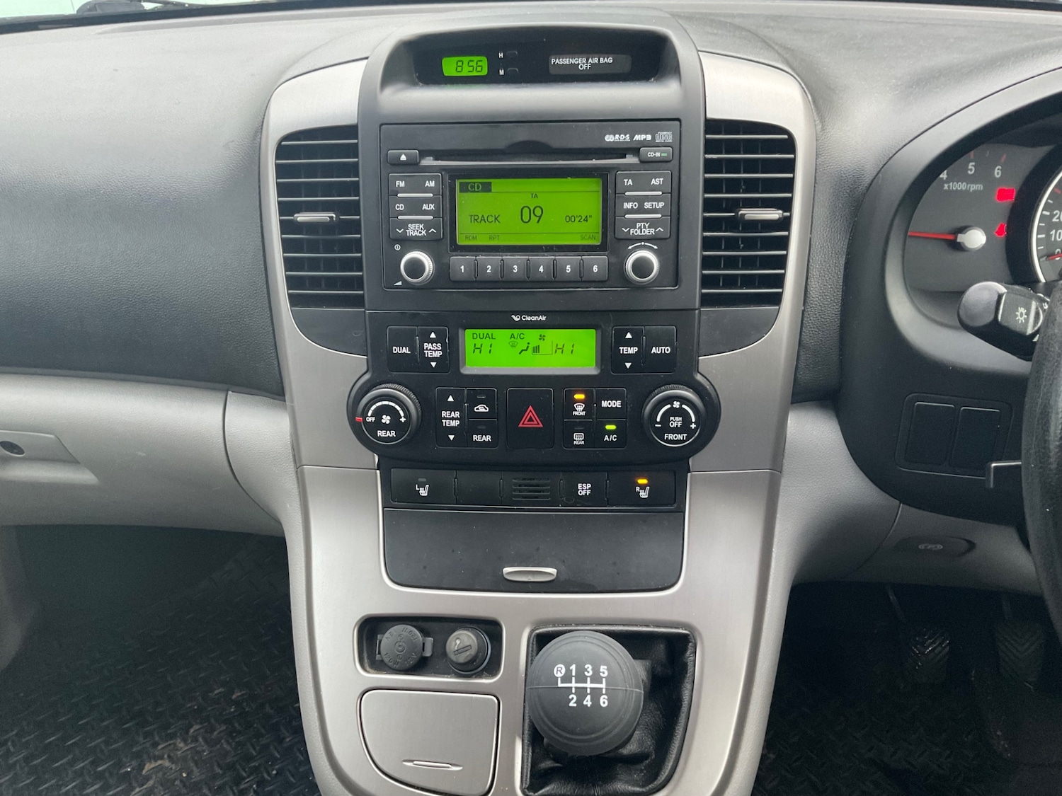 Used Kia Sedona 2010 for sale - 76856201: Photo 7