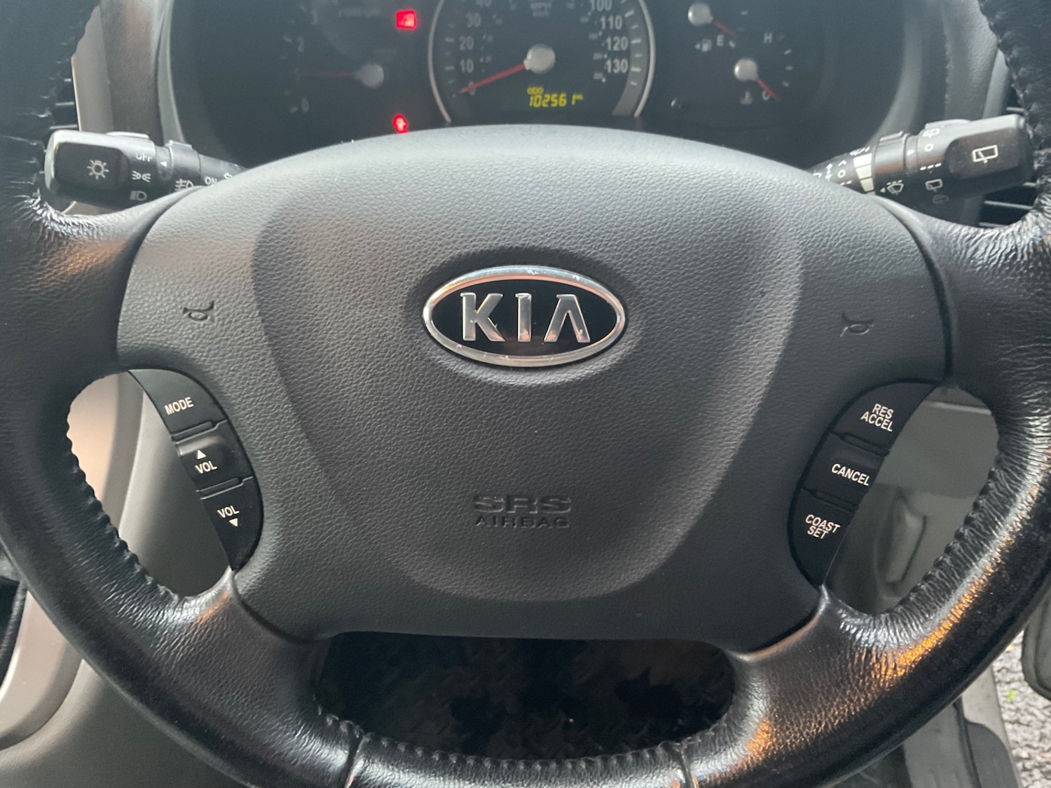 Used Kia Sedona 2010 for sale - 76856201: Photo 9