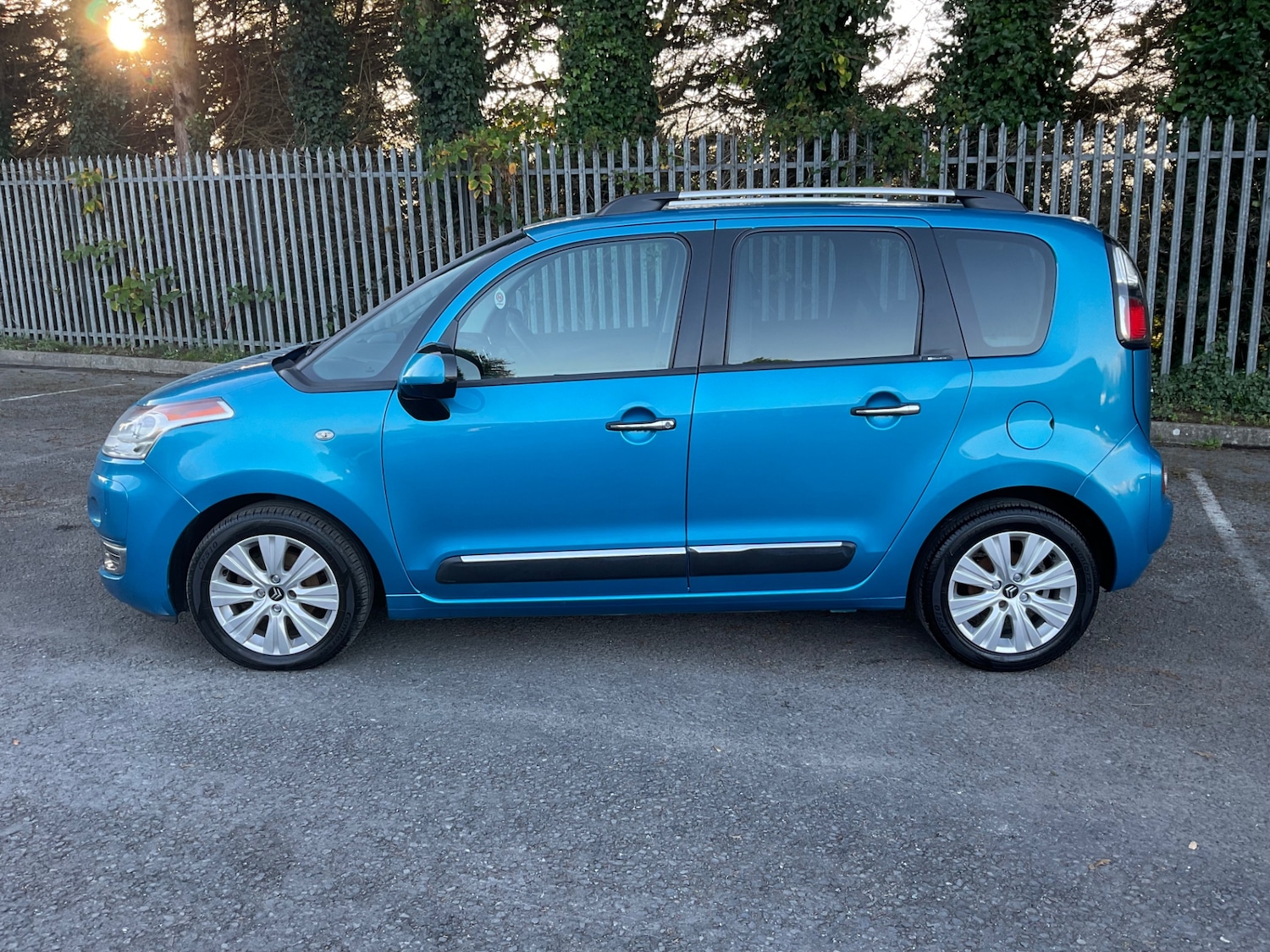 Used Citroen C3 Picasso 2011 for sale - 75979042: Photo 3