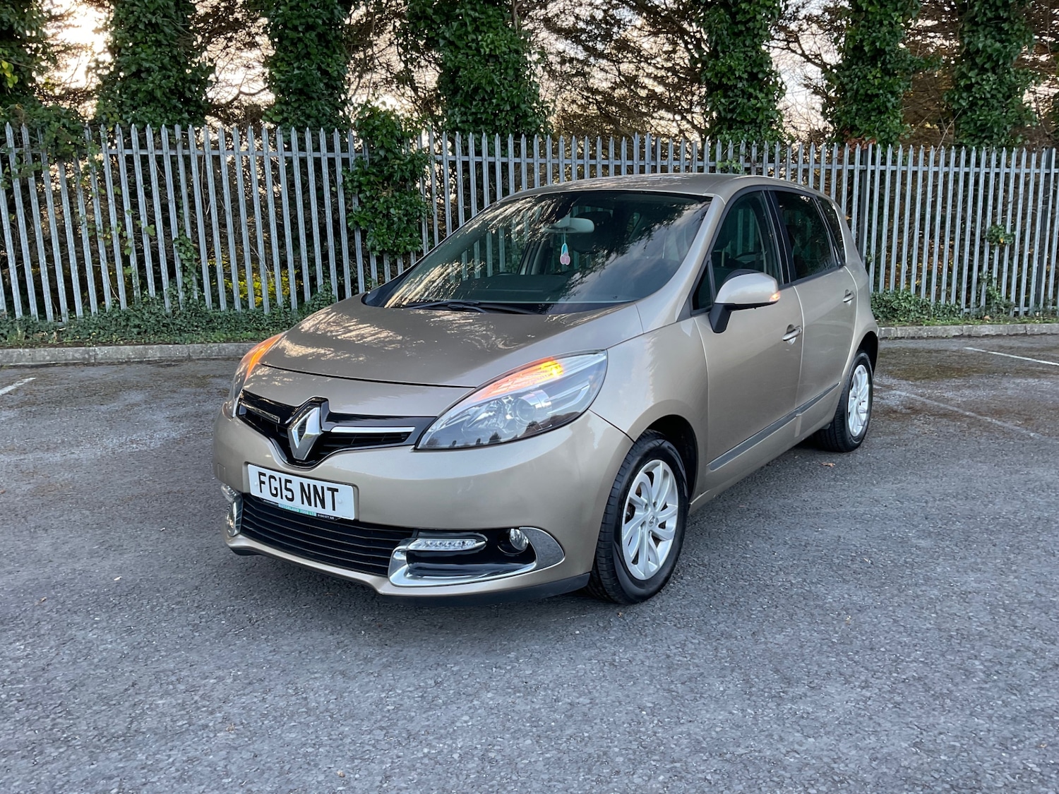 Used Renault Scenic 2015 for sale - 76785379: Photo 1