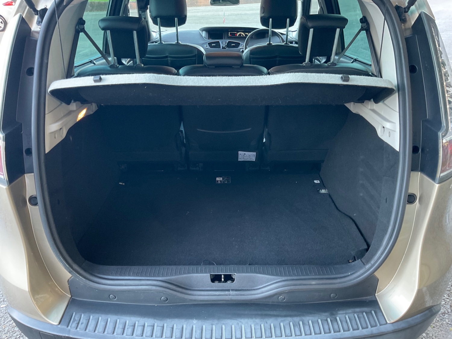 Used Renault Scenic 2015 for sale - 76785379: Photo 11